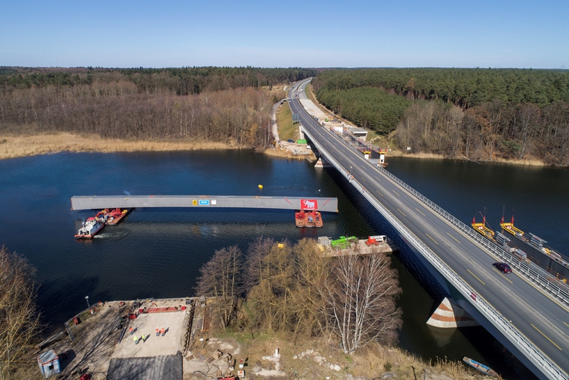 Einschwimmen Mittelsegmente Petersdorfer Brücke